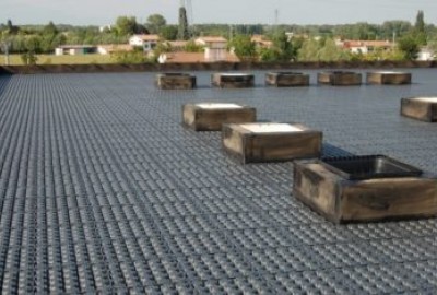 Installation Drainroof System zur Dachbegrünung und nachhaltiger Lösung für Wassermanagement am Gebäude 