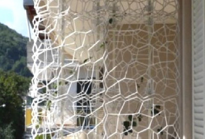 Es können mit WALL-Y selbsttragende Wände oder Abtrennungen errichtet werden, indem die Elemente an einer Unterkonstruktion befestigt werden