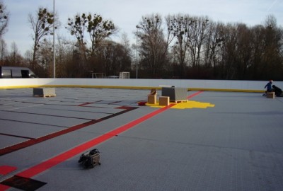 Inline-Hockey in Potsdam mit Bodensystem Typ MULTISPORT in der Farbe Silbergrau