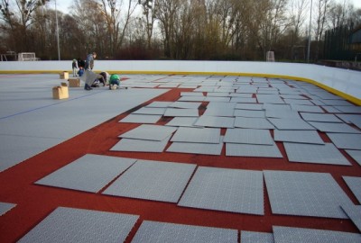 Inline-Hockey in Potsdam mit Bodensystem Typ MULTISPORT in der Farbe Silbergrau