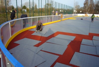 Inline-Hockey in Potsdam mit Bodensystem Typ MULTISPORT in der Farbe Silbergrau