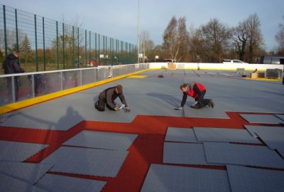 Inline-Hockey in Potsdam mit Bodensystem Typ MULTISPORT in der Farbe Silbergrau