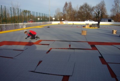 Inline-Hockey in Potsdam mit Bodensystem Typ MULTISPORT in der Farbe Silbergrau