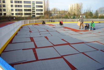 Inline-Hockey in Potsdam mit Bodensystem Typ MULTISPORT in der Farbe Silbergrau