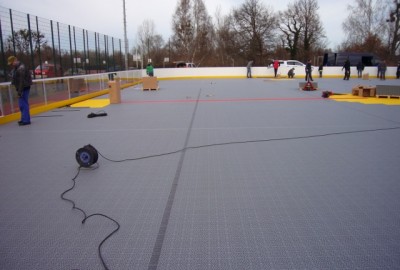 Inline-Hockey in Potsdam mit Bodensystem Typ MULTISPORT in der Farbe Silbergrau