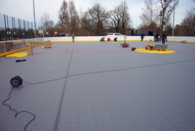 Inline-Hockey in Potsdam mit Bodensystem Typ MULTISPORT in der Farbe Silbergrau
