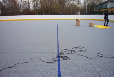 Inline-Hockey in Potsdam mit Bodensystem Typ MULTISPORT in der Farbe Silbergrau