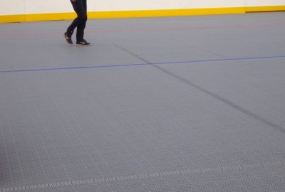 Inline-Hockey in Potsdam mit Bodensystem Typ MULTISPORT in der Farbe Silbergrau