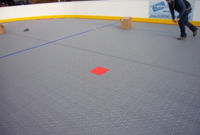 Inline-Hockey in Potsdam mit Bodensystem Typ MULTISPORT in der Farbe Silbergrau