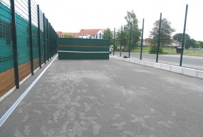 Planum aus Edelbruch 0/2 Pflastersand für Tennis-Kleinspielfeld hergestellt