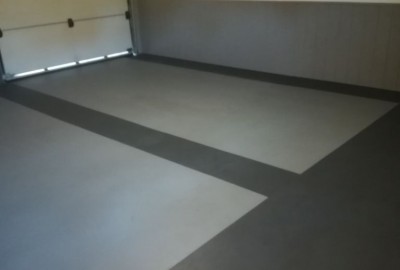 Garage mit PVC-Boden-Fliese Typ INVISIBLE in Grau und Graphite
