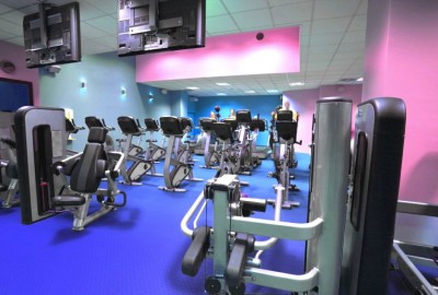 Fitness-Center mit schwimmend verlegten PVC Boden