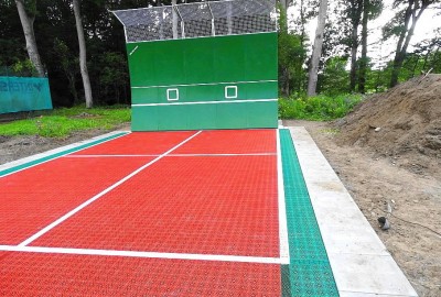 SV Trelde-Kakenstorf mit neuer Tenniswand und Allwetter-Tennis-Boden-Belag