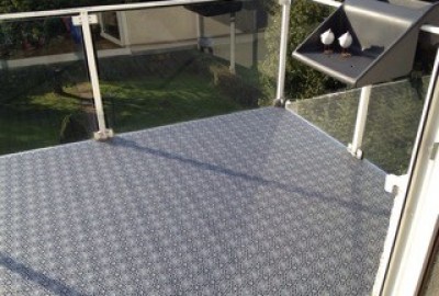 Balkon Bodenbelag Silbergrau Bodenfliesen wetterfester UV-beständiger PP Kunststoff mit Klick Fliesen System