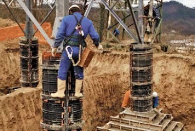 GEOTUB ist besonders geeignet für den Bau von neue Grundlagen für Gittermasten.