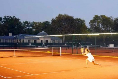 Anbringung-TWEENER-Tennisplatz-LED-Beleuchtung-07