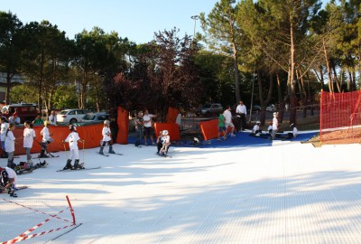 Ziel beim Wettbewerb im Skilauf auf GEOSKI