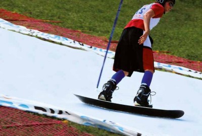Gutes Gleiten auf GEOSKI ist für Snowboard ist eine wahre Freude