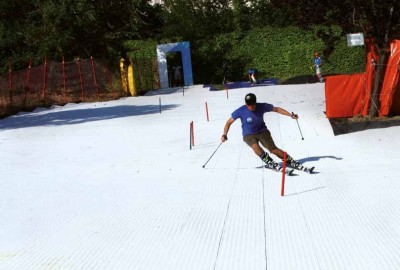 Anfänger auf Skiern trainieren auf GEOSKI